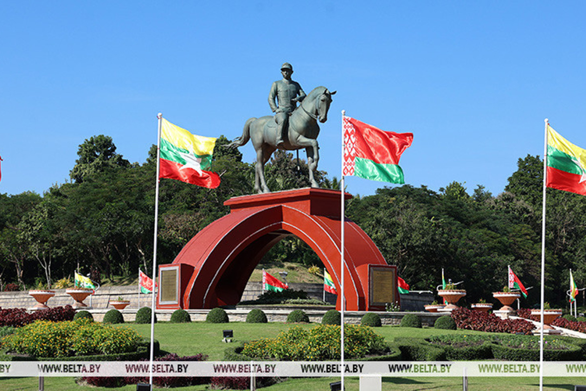 Lukašenko v Mjanmaru na pogovorih s Min Aung Hlaingom