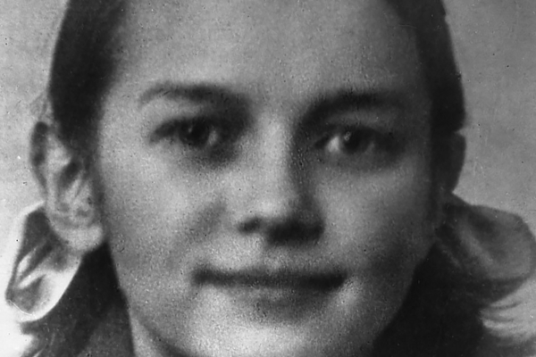 И Зина ушла в партизаны