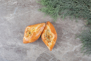 Вкусное дополнение к чаю. Кулинарный блогер поделился рецептом расстегаев с рыбой