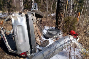В Узденском районе Daewoo вылетел в кювет – водителя и пассажира извлекали из покореженного автомобиля